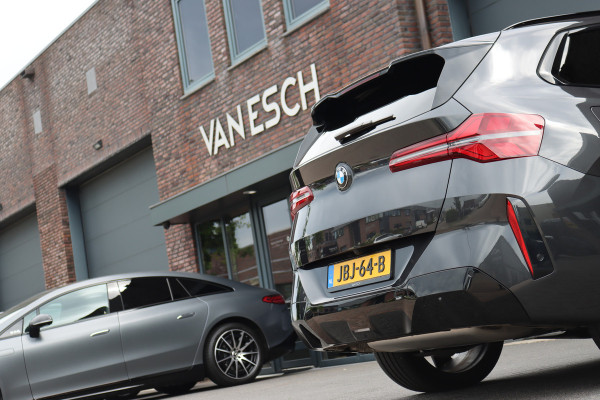 BMW X3 30e xDrive M-Sport Pro | Panoramadak | Memory | Stoelventilatie | Surround Camera | HUD | Verwarmd Stuurwiel | Harman/Kardon | Iconic Glow | Achterbank Verwarmd |