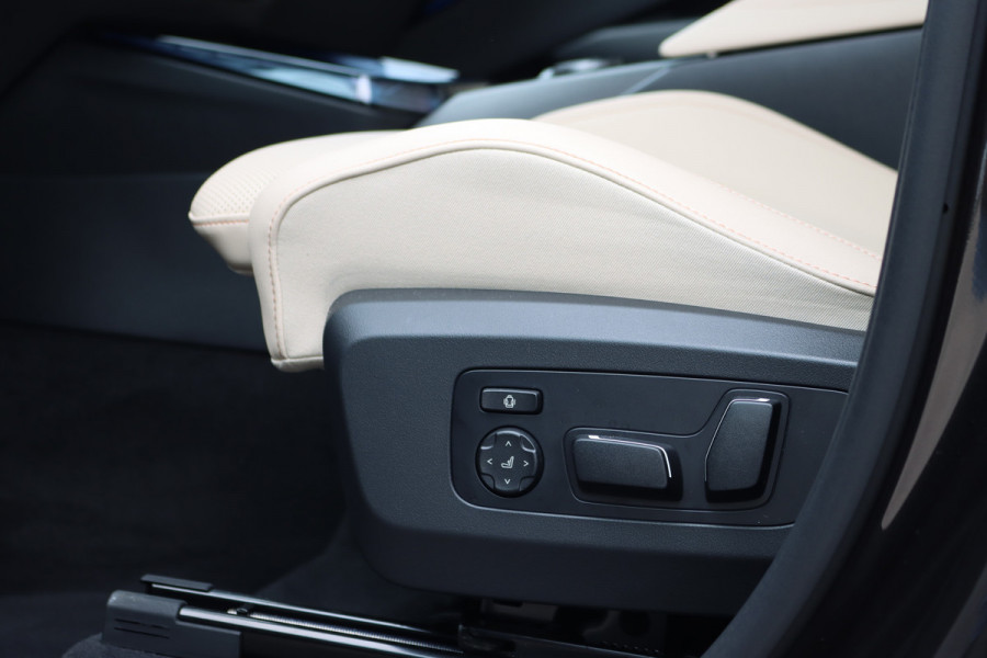 BMW X3 30e xDrive M-Sport Pro | Panoramadak | Memory | Stoelventilatie | Surround Camera | HUD | Verwarmd Stuurwiel | Harman/Kardon | Iconic Glow | Achterbank Verwarmd |