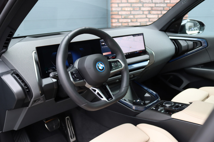 BMW X3 30e xDrive M-Sport Pro | Panoramadak | Memory | Stoelventilatie | Surround Camera | HUD | Verwarmd Stuurwiel | Harman/Kardon | Iconic Glow | Achterbank Verwarmd |