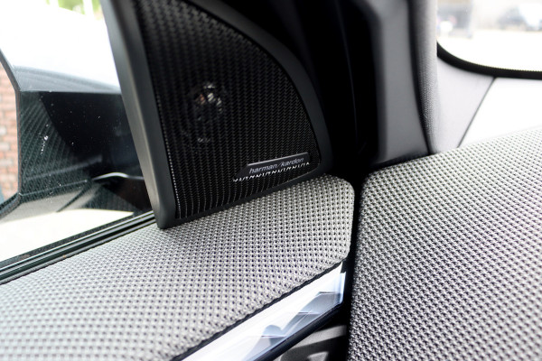 BMW X3 30e xDrive M-Sport Pro | Panoramadak | Memory | Stoelventilatie | Surround Camera | HUD | Verwarmd Stuurwiel | Harman/Kardon | Iconic Glow | Achterbank Verwarmd |