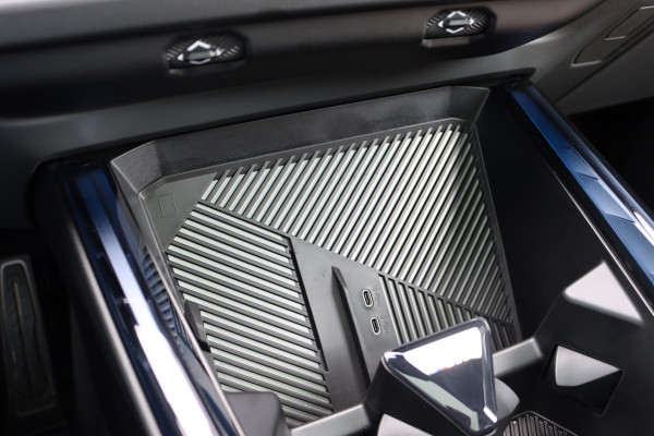 BMW X3 30e xDrive M-Sport Pro | Panoramadak | Memory | Stoelventilatie | Surround Camera | HUD | Verwarmd Stuurwiel | Harman/Kardon | Iconic Glow | Achterbank Verwarmd |