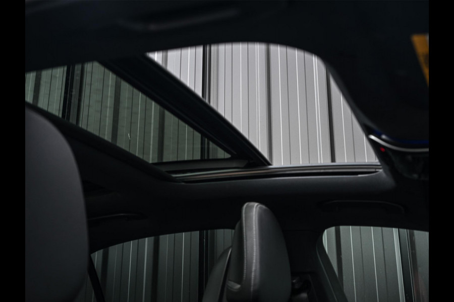 Mercedes-Benz C-Klasse 180 AMG Line | NL-Auto | Panoramadak | Night-Pakket | Ambiance Interieur | Camera | Elektr. Verst. Voorstoelen + Verwarming |