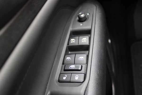 Jeep Compass 4xe 240 Plug-in Hybrid Electric Summit | Leder | Winterpack | Elektr. Achterklep | Stoelverwarming/ventilatie | Compleet