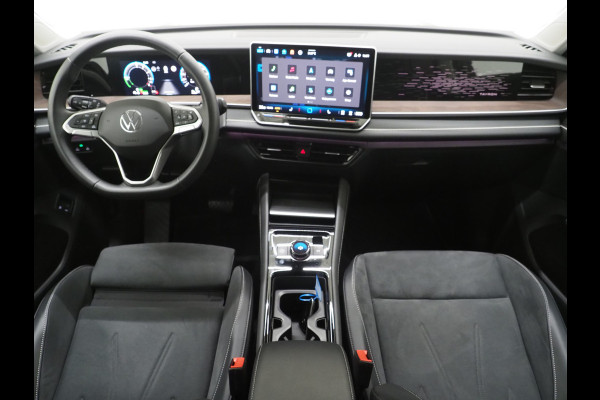 Volkswagen Tayron 1.5 eHybrid Elegance | Leder/Alcantara | Trekhaak | Massage | 360 | Keyless | Adaptive Cruise | Sfeerlicht