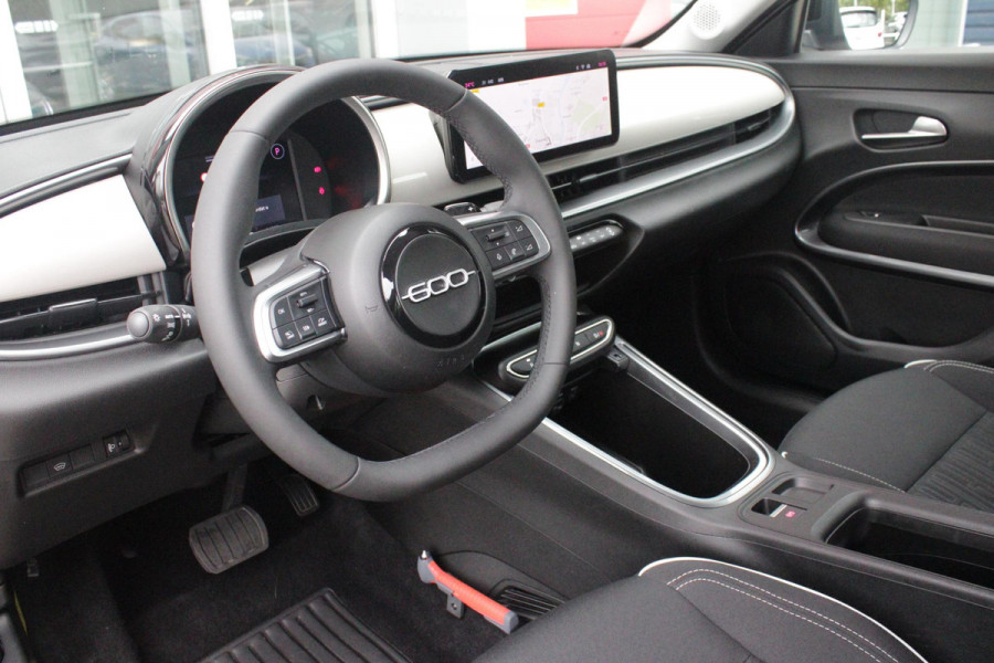 Fiat 600 1.2 Hybrid 110PK AUTOMAAT URBAN | STOEL/VOORRUIT VERWARMING | KEYLESS ENTRY/START | 17" LICHTEMATELN VELGEN | DRAADLOZE TELEFOONLADER | DRAADLOZE APPLE CARPLAY/ANDROID AUTO | NAVIGATIE | DAB+ RADIO | PARKEERSENSOREN VOOR + ACHTER | ACHTERUITRIJ CAMERA | CRUISE CONTROL | LED KOPLAMPEN |