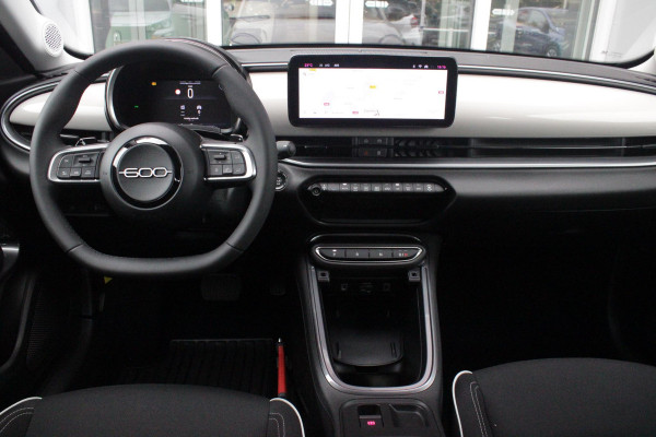 Fiat 600 1.2 Hybrid 110PK AUTOMAAT URBAN | STOEL/VOORRUIT VERWARMING | KEYLESS ENTRY/START | 17" LICHTEMATELN VELGEN | DRAADLOZE TELEFOONLADER | DRAADLOZE APPLE CARPLAY/ANDROID AUTO | NAVIGATIE | DAB+ RADIO | PARKEERSENSOREN VOOR + ACHTER | ACHTERUITRIJ CAMERA | CRUISE CONTROL | LED KOPLAMPEN |