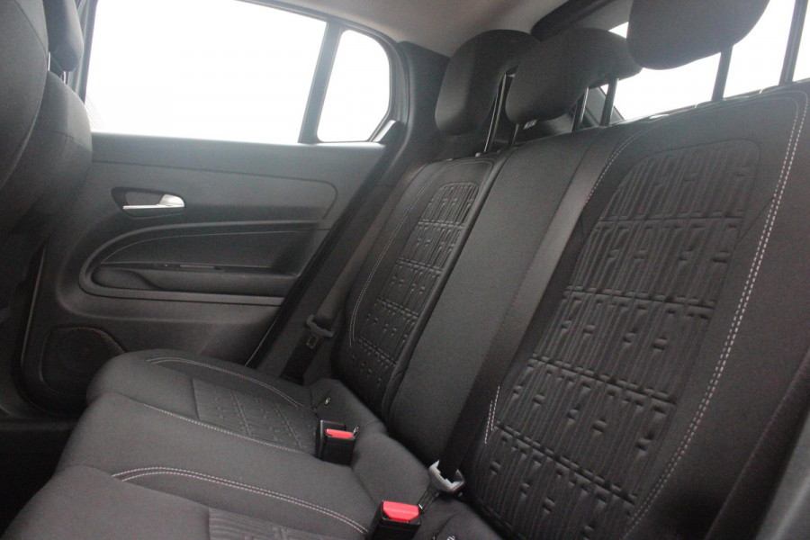 Fiat 600 1.2 Hybrid 110PK AUTOMAAT URBAN | STOEL/VOORRUIT VERWARMING | KEYLESS ENTRY/START | 17" LICHTEMATELN VELGEN | DRAADLOZE TELEFOONLADER | DRAADLOZE APPLE CARPLAY/ANDROID AUTO | NAVIGATIE | DAB+ RADIO | PARKEERSENSOREN VOOR + ACHTER | ACHTERUITRIJ CAMERA | CRUISE CONTROL | LED KOPLAMPEN |