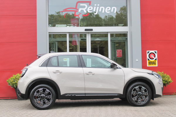 Fiat 600 1.2 Hybrid 110PK AUTOMAAT URBAN | STOEL/VOORRUIT VERWARMING | KEYLESS ENTRY/START | 17" LICHTEMATELN VELGEN | DRAADLOZE TELEFOONLADER | DRAADLOZE APPLE CARPLAY/ANDROID AUTO | NAVIGATIE | DAB+ RADIO | PARKEERSENSOREN VOOR + ACHTER | ACHTERUITRIJ CAMERA | CRUISE CONTROL | LED KOPLAMPEN |