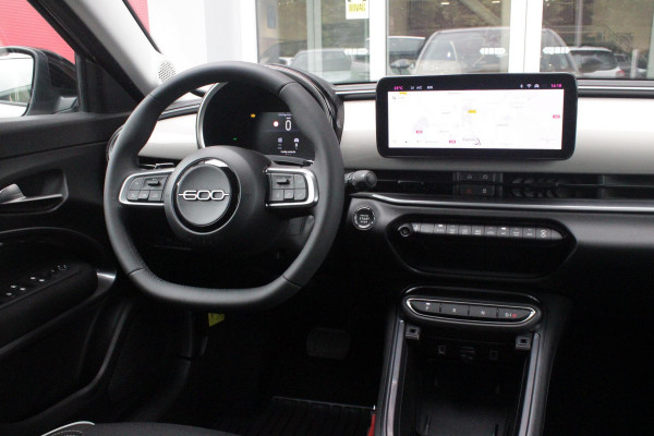 Fiat 600 1.2 Hybrid 110PK AUTOMAAT URBAN | STOEL/VOORRUIT VERWARMING | KEYLESS ENTRY/START | 17" LICHTEMATELN VELGEN | DRAADLOZE TELEFOONLADER | DRAADLOZE APPLE CARPLAY/ANDROID AUTO | NAVIGATIE | DAB+ RADIO | PARKEERSENSOREN VOOR + ACHTER | ACHTERUITRIJ CAMERA | CRUISE CONTROL | LED KOPLAMPEN |