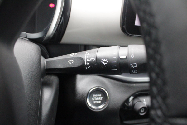 Fiat 600 1.2 Hybrid 110PK AUTOMAAT URBAN | STOEL/VOORRUIT VERWARMING | KEYLESS ENTRY/START | 17" LICHTEMATELN VELGEN | DRAADLOZE TELEFOONLADER | DRAADLOZE APPLE CARPLAY/ANDROID AUTO | NAVIGATIE | DAB+ RADIO | PARKEERSENSOREN VOOR + ACHTER | ACHTERUITRIJ CAMERA | CRUISE CONTROL | LED KOPLAMPEN |