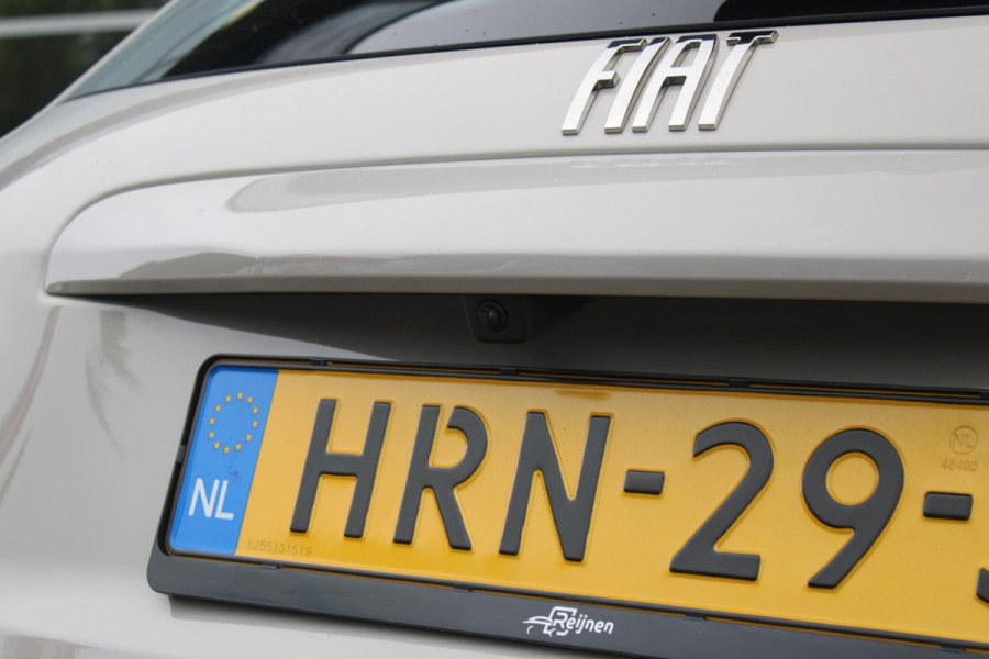Fiat 600 1.2 Hybrid 110PK AUTOMAAT URBAN | STOEL/VOORRUIT VERWARMING | KEYLESS ENTRY/START | 17" LICHTEMATELN VELGEN | DRAADLOZE TELEFOONLADER | DRAADLOZE APPLE CARPLAY/ANDROID AUTO | NAVIGATIE | DAB+ RADIO | PARKEERSENSOREN VOOR + ACHTER | ACHTERUITRIJ CAMERA | CRUISE CONTROL | LED KOPLAMPEN |