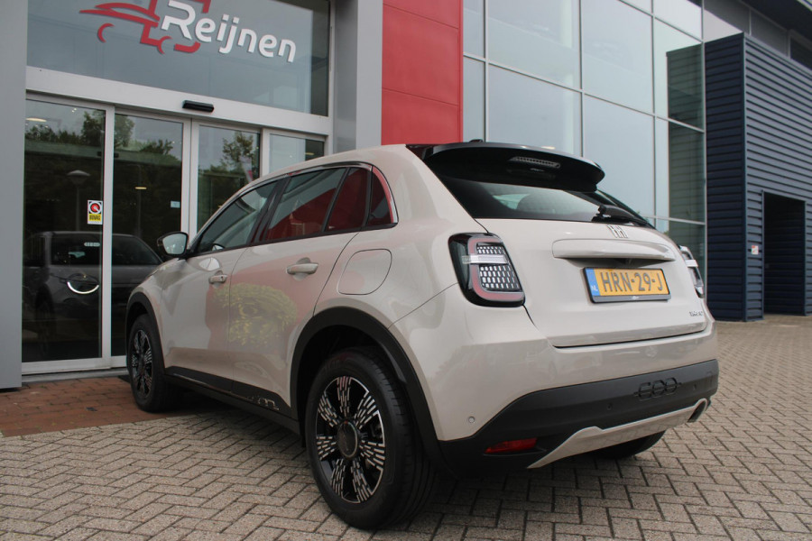Fiat 600 1.2 Hybrid 110PK AUTOMAAT URBAN | STOEL/VOORRUIT VERWARMING | KEYLESS ENTRY/START | 17" LICHTEMATELN VELGEN | DRAADLOZE TELEFOONLADER | DRAADLOZE APPLE CARPLAY/ANDROID AUTO | NAVIGATIE | DAB+ RADIO | PARKEERSENSOREN VOOR + ACHTER | ACHTERUITRIJ CAMERA | CRUISE CONTROL | LED KOPLAMPEN |