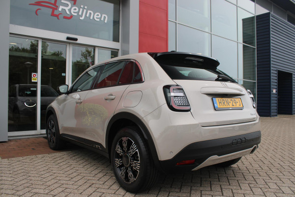 Fiat 600 1.2 Hybrid 110PK AUTOMAAT URBAN | STOEL/VOORRUIT VERWARMING | KEYLESS ENTRY/START | 17" LICHTEMATELN VELGEN | DRAADLOZE TELEFOONLADER | DRAADLOZE APPLE CARPLAY/ANDROID AUTO | NAVIGATIE | DAB+ RADIO | PARKEERSENSOREN VOOR + ACHTER | ACHTERUITRIJ CAMERA | CRUISE CONTROL | LED KOPLAMPEN |