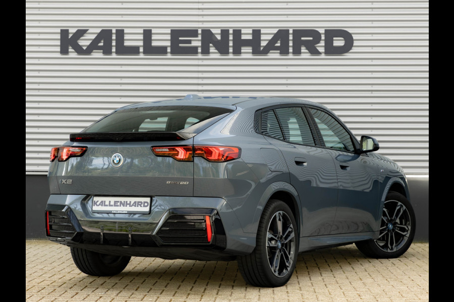 BMW iX2 eDrive20 M-Sport - Pano - Trekhaak - Memoryzetel - Stuurwiel Verwarmd