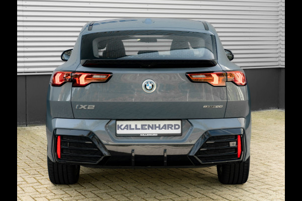 BMW iX2 eDrive20 M-Sport - Pano - Trekhaak - Memoryzetel - Stuurwiel Verwarmd
