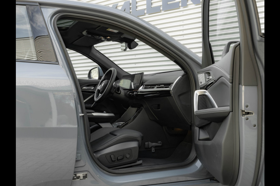 BMW iX2 eDrive20 M-Sport - Pano - Trekhaak - Memoryzetel - Stuurwiel Verwarmd
