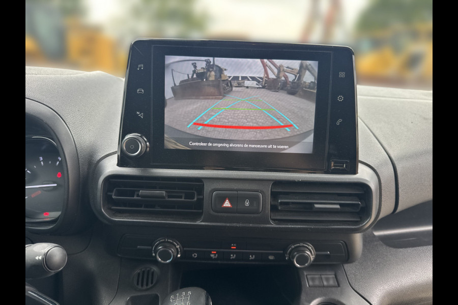 Toyota PROACE CITY 1.2T 110 PK Benzine! L1H1 Navigatie Climate control Camera Carplay Cruise control Parkeersensoren v+a Gasoline Benzin