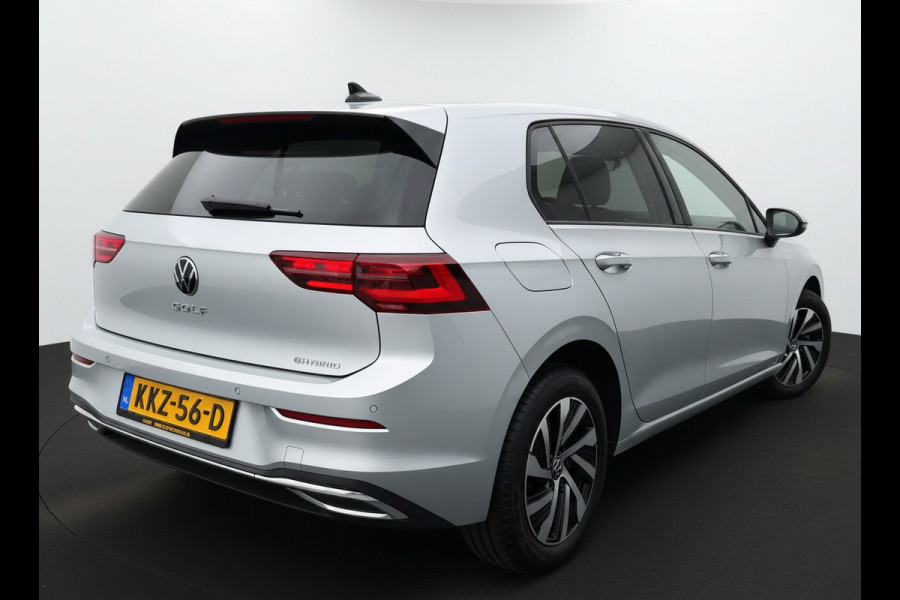 Volkswagen Golf eHybrid PHEV 204PK DSG STYLE CAMERA/VELOURS/NAVI/IQ-LIGHT
