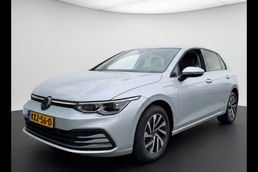 Volkswagen Golf eHybrid PHEV 204PK DSG STYLE CAMERA/VELOURS/NAVI/IQ-LIGHT
