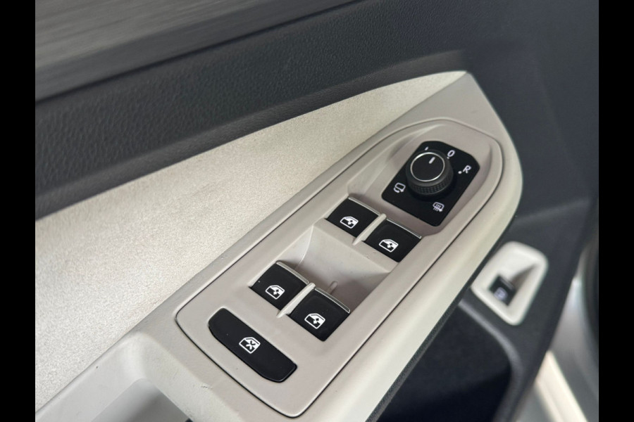 Volkswagen Golf eHybrid PHEV 204PK DSG STYLE CAMERA/VELOURS/NAVI/IQ-LIGHT