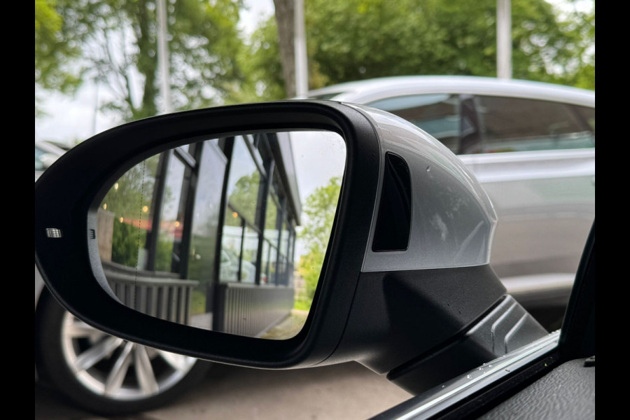 Volkswagen Golf eHybrid PHEV 204PK DSG STYLE CAMERA/VELOURS/NAVI/IQ-LIGHT