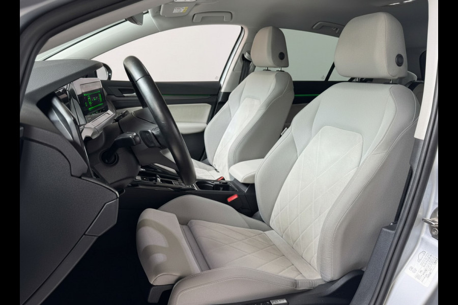 Volkswagen Golf eHybrid PHEV 204PK DSG STYLE CAMERA/VELOURS/NAVI/IQ-LIGHT