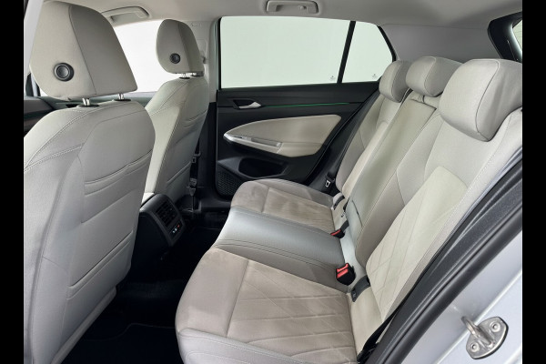 Volkswagen Golf eHybrid PHEV 204PK DSG STYLE CAMERA/VELOURS/NAVI/IQ-LIGHT