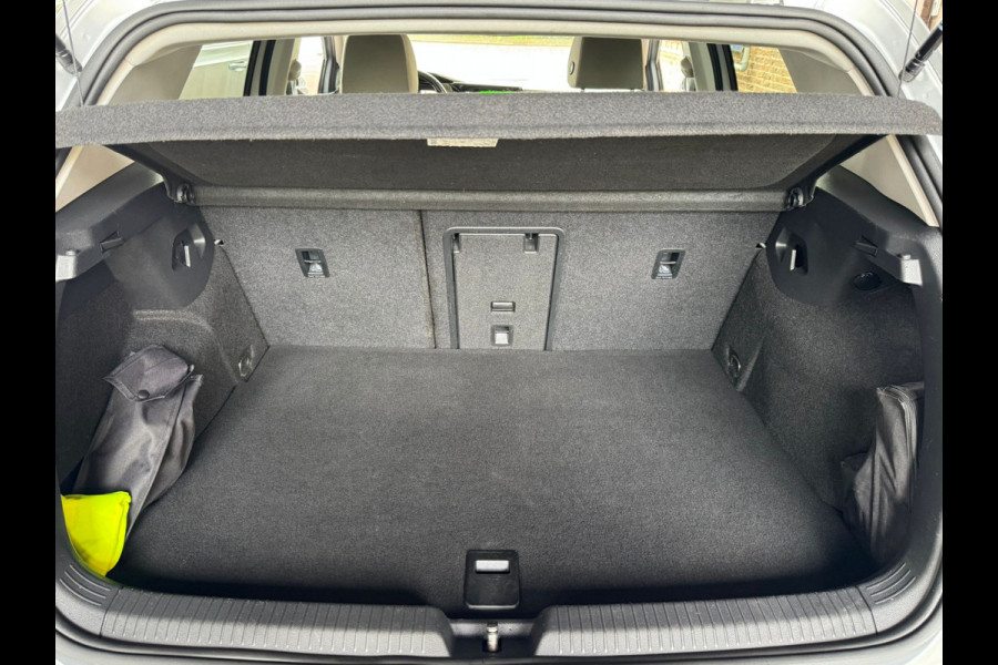 Volkswagen Golf eHybrid PHEV 204PK DSG STYLE CAMERA/VELOURS/NAVI/IQ-LIGHT