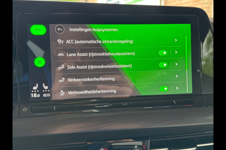 Volkswagen Golf eHybrid PHEV 204PK DSG STYLE CAMERA/VELOURS/NAVI/IQ-LIGHT