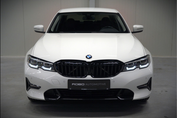 BMW 3-serie 330e eDrive Edition High Executive | Stoelverwarming | Navigatie | Apple Carplay | Parkeersensoren | Keyless | Cruise Control | LED | Leer | Trekhaak | Climate Control |
