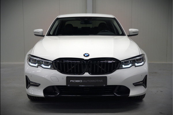 BMW 3-serie 330e eDrive Edition High Executive | Stoelverwarming | Navigatie | Apple Carplay | Parkeersensoren | Keyless | Cruise Control | LED | Leer | Trekhaak | Climate Control |