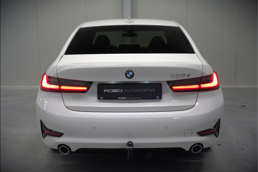 BMW 3-serie 330e eDrive Edition High Executive | Stoelverwarming | Navigatie | Apple Carplay | Parkeersensoren | Keyless | Cruise Control | LED | Leer | Trekhaak | Climate Control |