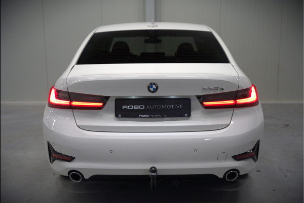 BMW 3-serie 330e eDrive Edition High Executive | Stoelverwarming | Navigatie | Apple Carplay | Parkeersensoren | Keyless | Cruise Control | LED | Leer | Trekhaak | Climate Control |