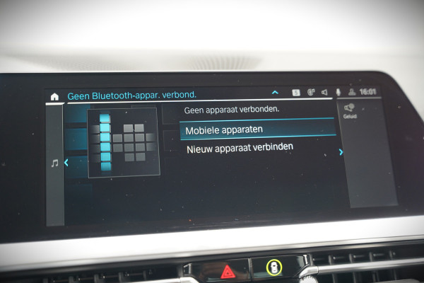 BMW 3-serie 330e eDrive Edition High Executive | Stoelverwarming | Navigatie | Apple Carplay | Parkeersensoren | Keyless | Cruise Control | LED | Leer | Trekhaak | Climate Control |