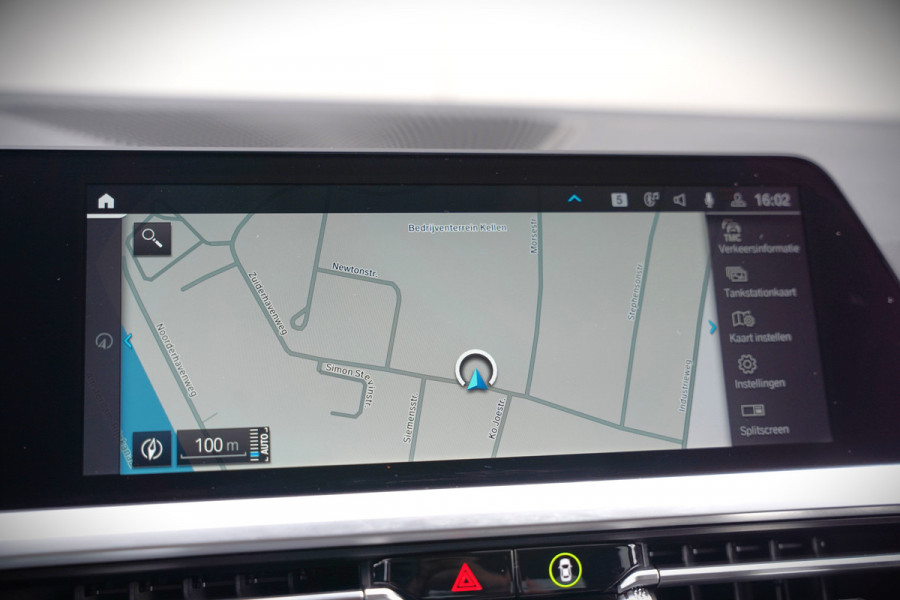 BMW 3-serie 330e eDrive Edition High Executive | Stoelverwarming | Navigatie | Apple Carplay | Parkeersensoren | Keyless | Cruise Control | LED | Leer | Trekhaak | Climate Control |