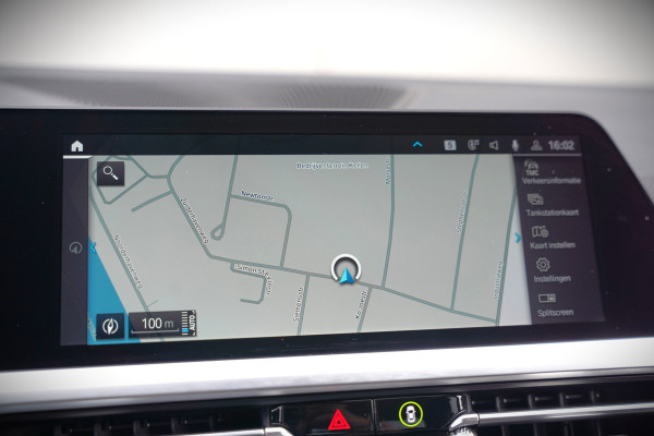 BMW 3-serie 330e eDrive Edition High Executive | Stoelverwarming | Navigatie | Apple Carplay | Parkeersensoren | Keyless | Cruise Control | LED | Leer | Trekhaak | Climate Control |