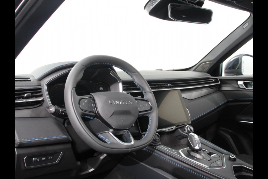 Lynk & Co 01 1.5 Panoramadak Airco ECC Virtual Coickpit PDC VA + Camera Adaptive Cruise Control Full LED 20" LM Velgen