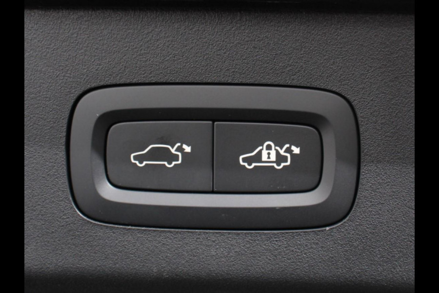 Lynk & Co 01 1.5 Panoramadak Airco ECC Virtual Coickpit PDC VA + Camera Adaptive Cruise Control Full LED 20" LM Velgen