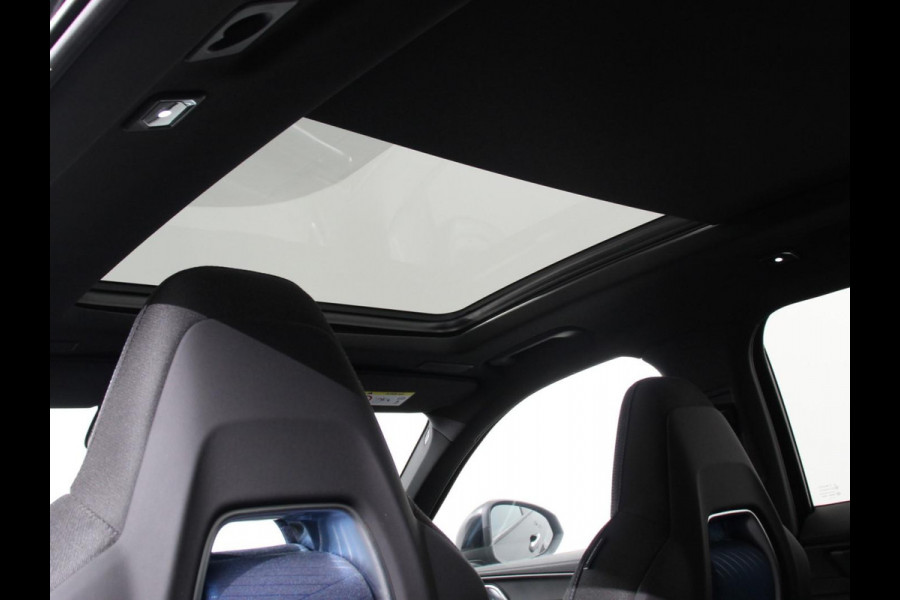 Lynk & Co 01 1.5 Panoramadak Airco ECC Virtual Coickpit PDC VA + Camera Adaptive Cruise Control Full LED 20" LM Velgen