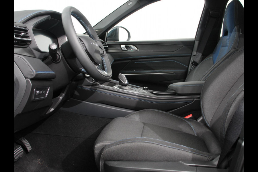 Lynk & Co 01 1.5 Panoramadak Airco ECC Virtual Coickpit PDC VA + Camera Adaptive Cruise Control Full LED 20" LM Velgen