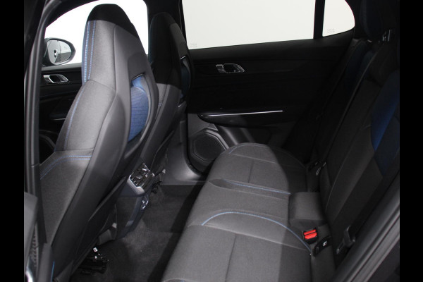 Lynk & Co 01 1.5 Panoramadak Airco ECC Virtual Coickpit PDC VA + Camera Adaptive Cruise Control Full LED 20" LM Velgen