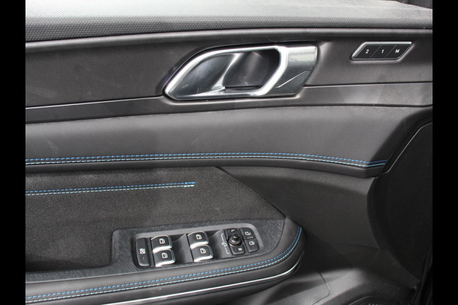 Lynk & Co 01 1.5 Panoramadak Airco ECC Virtual Coickpit PDC VA + Camera Adaptive Cruise Control Full LED 20" LM Velgen