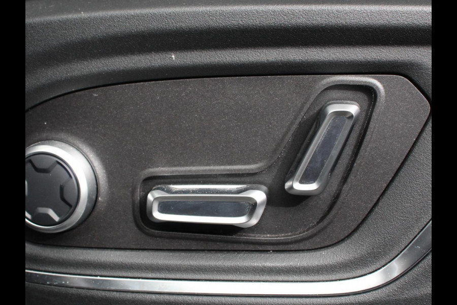 Lynk & Co 01 1.5 Panoramadak Airco ECC Virtual Coickpit PDC VA + Camera Adaptive Cruise Control Full LED 20" LM Velgen