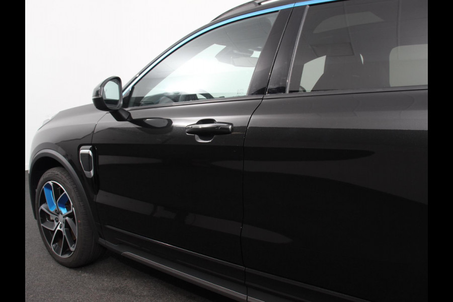 Lynk & Co 01 1.5 Panoramadak Airco ECC Virtual Coickpit PDC VA + Camera Adaptive Cruise Control Full LED 20" LM Velgen