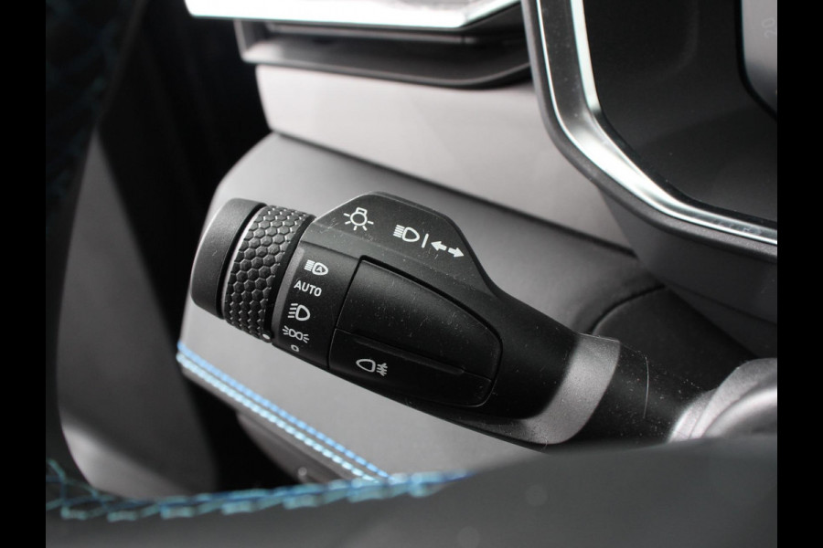 Lynk & Co 01 1.5 Panoramadak Airco ECC Virtual Coickpit PDC VA + Camera Adaptive Cruise Control Full LED 20" LM Velgen