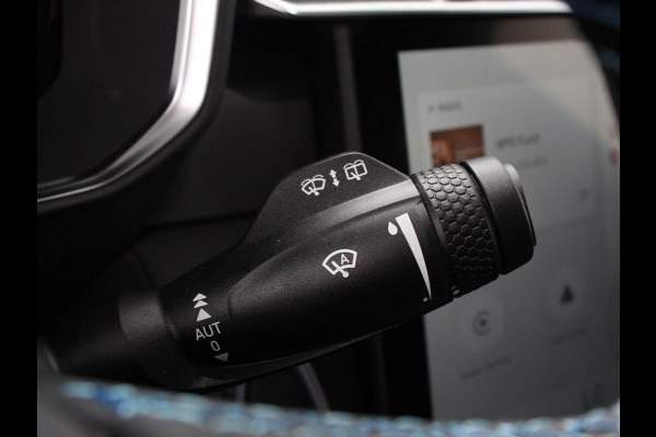 Lynk & Co 01 1.5 Panoramadak Airco ECC Virtual Coickpit PDC VA + Camera Adaptive Cruise Control Full LED 20" LM Velgen