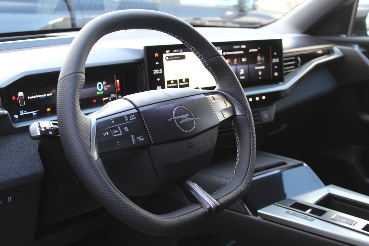 Opel Grandland 1.6 Turbo Plug-in-Hybrid Ultimate | Panoramadak | Trekhaak | Focal | AGR