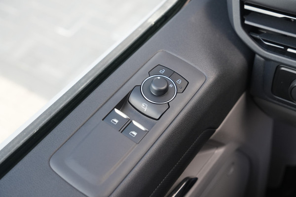 Ford E-Transit Custom 320 L2H1 Sport 71 kWh 218pk - 2x Schuif - Stoel/Stuurverwarming - Cruise - Keyless - Rijklaar