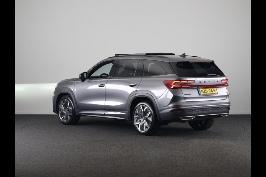 Škoda Kodiaq 1.5 TSI PHEV Sportline Business 204 pk Automaat | Verlengde garantie | Navigatie | Panoramadak | Trekhaak (wegklapbaar) | Parkeersensoren | Achteruitrijcamera | Stoelverwarming v/a |