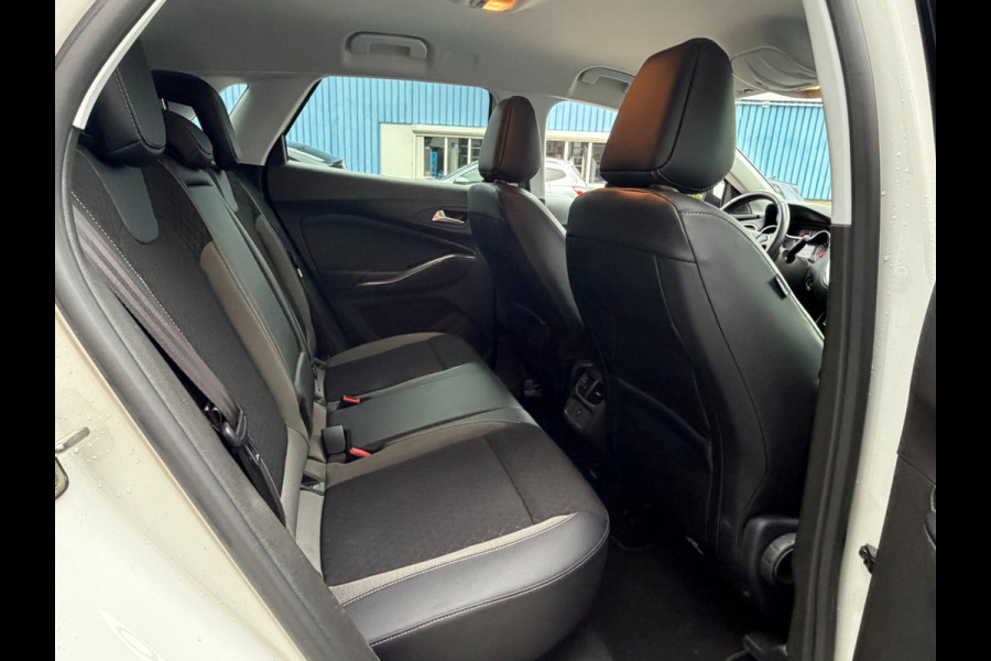 Opel Grandland X 1.2 Turbo Business Executive - Navigatie / Apple CarPlay I Airco I PDC I Sport pakket I Dealer onderhouden